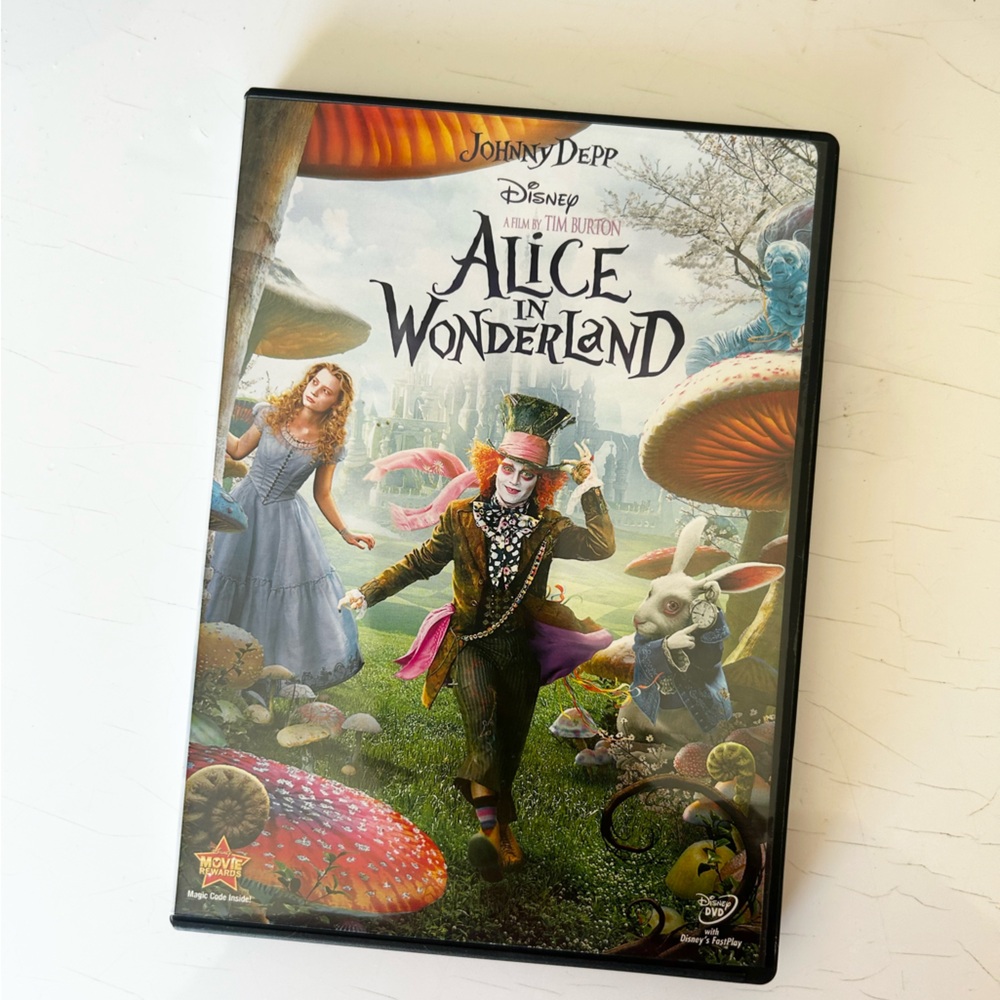 Alice in Wonderland DVD 2010 Disney Johnny Depp Mad Hatter Film